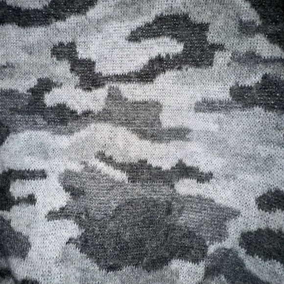 American Eagle Camo Sweater Gray Black Cropped Pullover Women’s Size Small - Picture 2 of 4